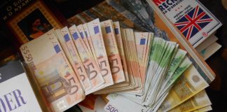 PROSEČNE DECEMBARSKE ZARADE NEZNATNO BOLJE OD NOVEMBARSKIH