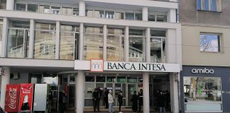 DANAS GUŽVA U GRADU Redovi ispred marketa, banaka, apoteka, mesara…