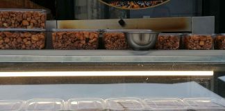 NA UŽIČKOJ ZELENOJ PIJACI „Bombone od svinje“