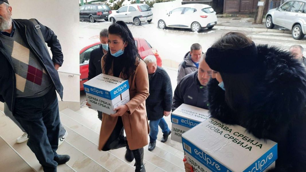 Predaja_liste_Zdrava_Srbija_Nova Srbija_u_ Kosjericu_foto_ZS