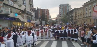 SPRETNIM KORAKOM KROZ SVET Deca čuvari tradicije