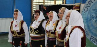 SUSRETI AMATERSKIH PEVAČKIH GRUPA U Ravnima