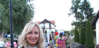 SNEŽANA ĐENIĆ Biblioteka u stvarnom i virtuelnom svetu