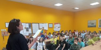 LJILJANA ANDRIĆ Zavičajna pesnikinja sa učenicima