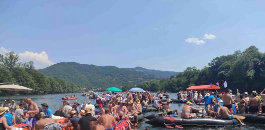 Drinska regata u Bajinoj Bašti U znak sećanja na splavare
