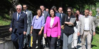 KRISTOFER HIL AMBASADOR SAD Posetio Ponikve i Užice