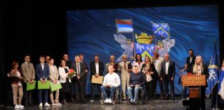 URUČENA PRIZNANJA Na svečanoj sednici gradske Skupštine
