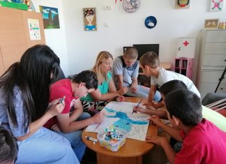 DECA IZ ZRAČKA Umetnost koja povezuje