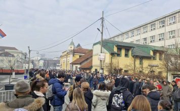 Ako štrajkujemo mi smo neradnici, a ako ne onda smo kukavice