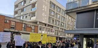 Protestni skup užičkih prosvetara HOĆEMO POŠTENIJU ŠKOLU