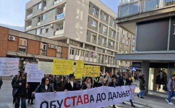 Protestni skup užičkih prosvetara HOĆEMO POŠTENIJU ŠKOLU