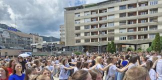 MATURANTSKI PLES U UŽICU I prizor za pamćenje