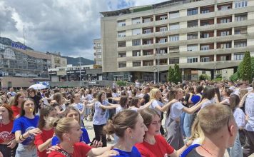 MATURANTSKI PLES U UŽICU I prizor za pamćenje