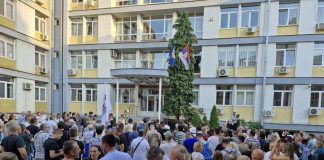 POLICIJA Razbila blokadu i obračunavala se sa građanima