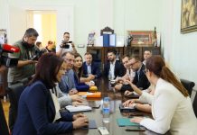 MINISTARKA PAVKOV U UŽICU Ispred zgrade protest