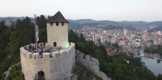 Izgradnja pešačkog mosta preko reke Đetinje