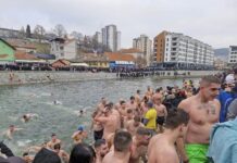 Tradicionalno plivanje za Bogojavljenski krst u Užicu