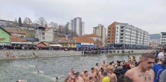 Tradicionalno plivanje za Bogojavljenski krst u Užicu