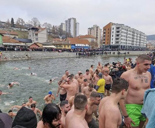 Tradicionalno plivanje za Bogojavljenski krst u Užicu
