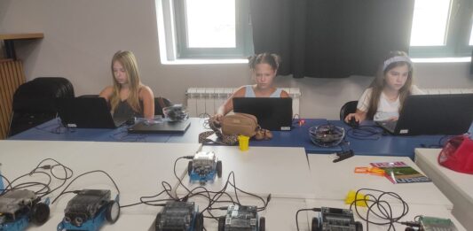 POČELA LETNJA ŠKOLA ROBOTIKE U užičkom GKC-u