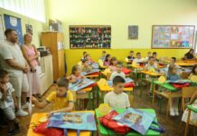 Počela nova školska godina U klupama 62.500 đaka prvaka