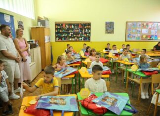Počela nova školska godina U klupama 62.500 đaka prvaka